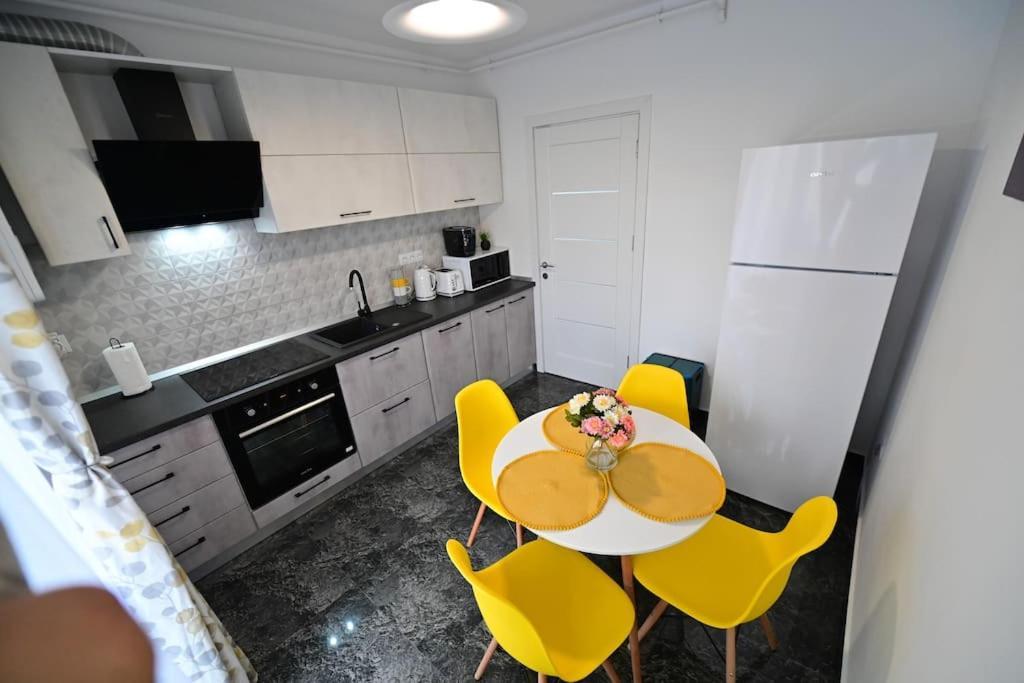 Flh - Just 5 Apartment เชลิมบาร์ ภายนอก รูปภาพ